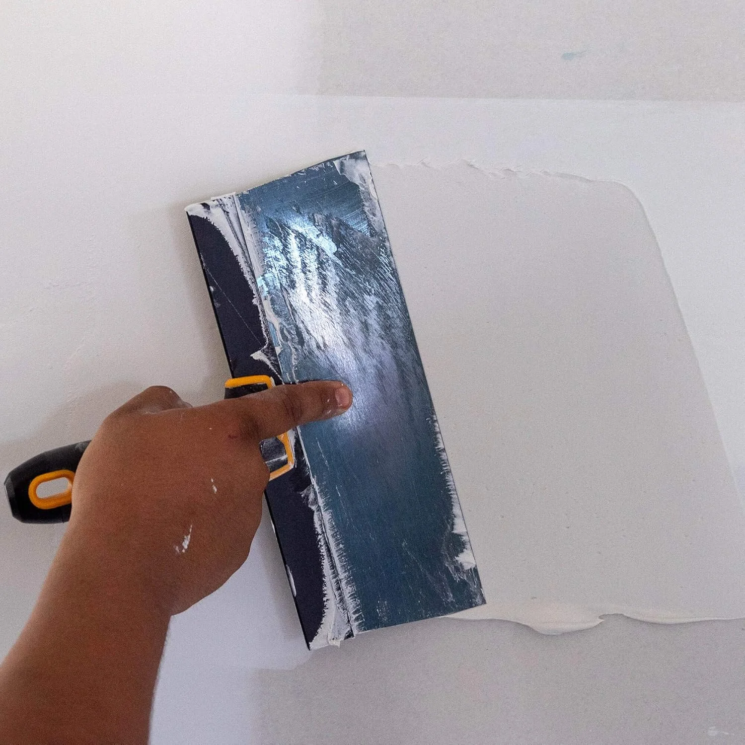 ست کاردک بتونه فولادی آبی و تشت بتونه DEWALT + کاردک 6 اینچی هدیه | 8/10/12 اینچ | دسته نرم | DXTT-3-164