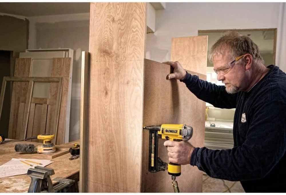 منگنه کوب بادی پرداخت DEWALT DWFP1838 گیج 18 منگنه کوب بادی پرداخت DEWALT DWFP1838 گیج 18