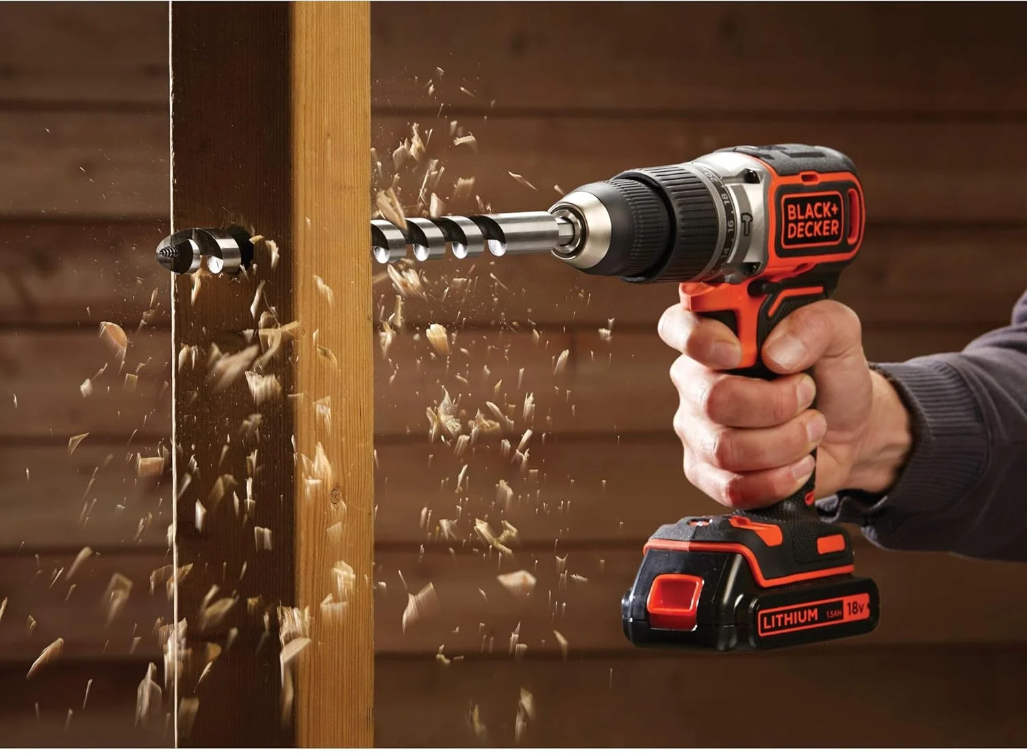دریل چکشی شارژی براشلس 18 ولت Black & Decker BL188KB-QW با 2 باتری 1.5 آمپر ساعت و کیف حمل، 27 وات، 18 ولت، نارنجی/مشکی