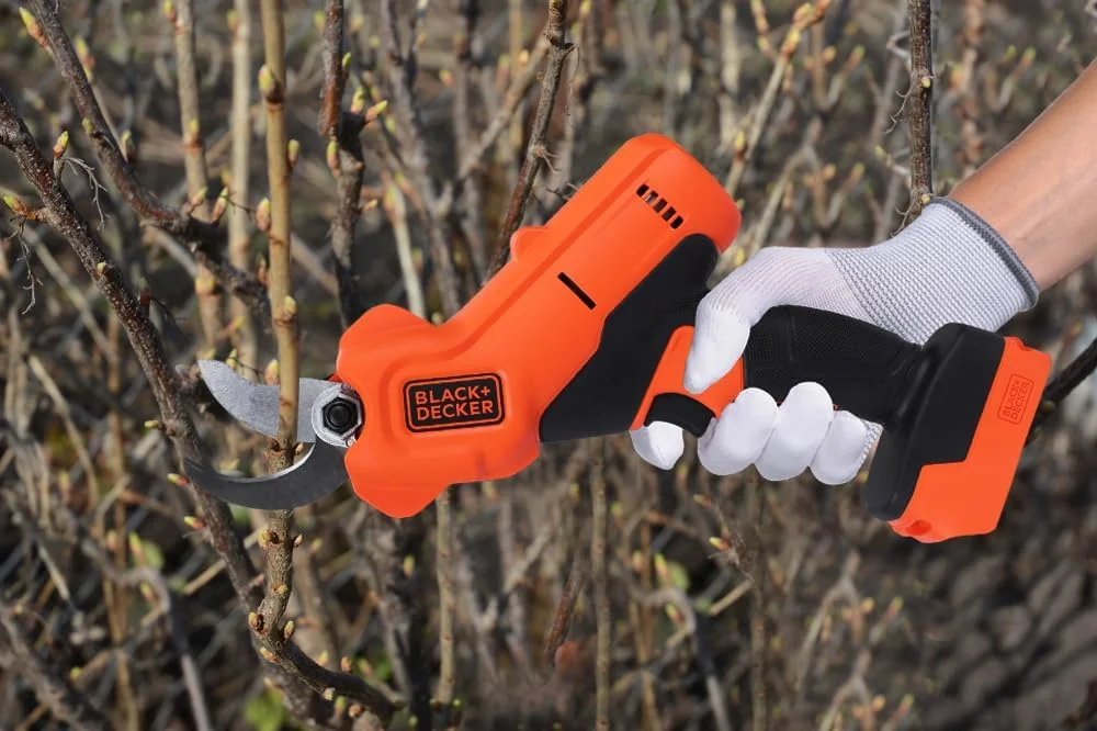 قیچی باغبانی دستی 18 ولت بلک اند دکر بدون شارژر/باتری قیچی باغبانی دستی 18 ولت بلک اند دکر بدون شارژر/باتری