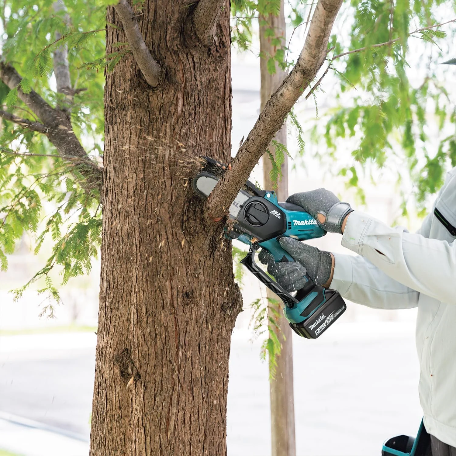 اره باغبانی شارژی 100 میلیمتری ماکیتا مدل DUC101Z، موتور براشلس، 18 ولت، بدون باتری و شارژر اره باغبانی شارژی 100 میلیمتری ماکیتا مدل DUC101Z، موتور براشلس، 18 ولت، بدون باتری و شارژر