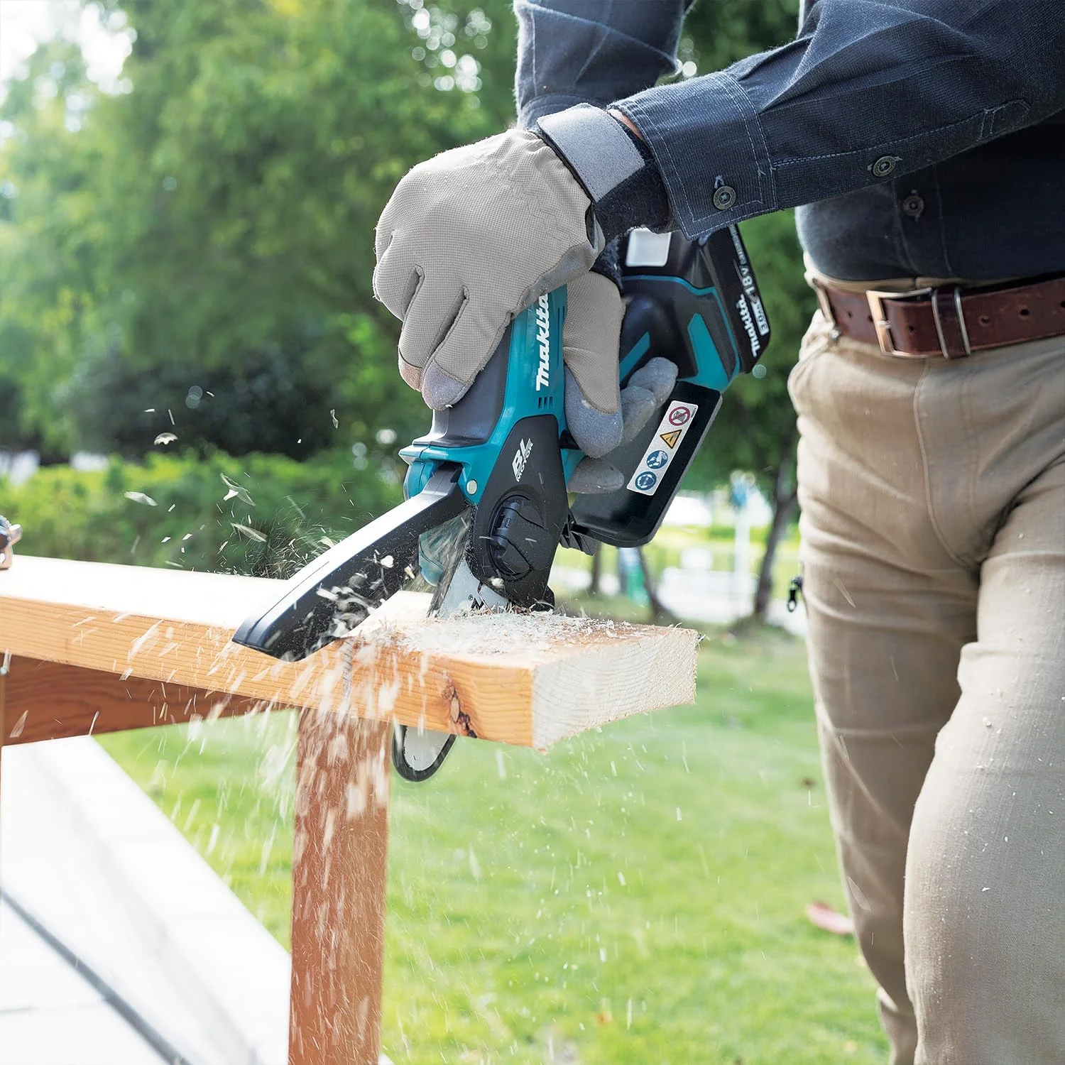 اره باغبانی شارژی 100 میلیمتری ماکیتا مدل DUC101Z، موتور براشلس، 18 ولت، بدون باتری و شارژر اره باغبانی شارژی 100 میلیمتری ماکیتا مدل DUC101Z، موتور براشلس، 18 ولت، بدون باتری و شارژر