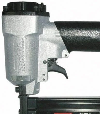 منگنه بادی ماکیتا مدل AT1225BZ، مشکی و نقره ای منگنه بادی ماکیتا مدل AT1225BZ، مشکی و نقره ای