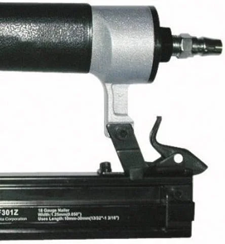 منگنه بادی ماکیتا مدل AT1225BZ، مشکی و نقره ای منگنه بادی ماکیتا مدل AT1225BZ، مشکی و نقره ای