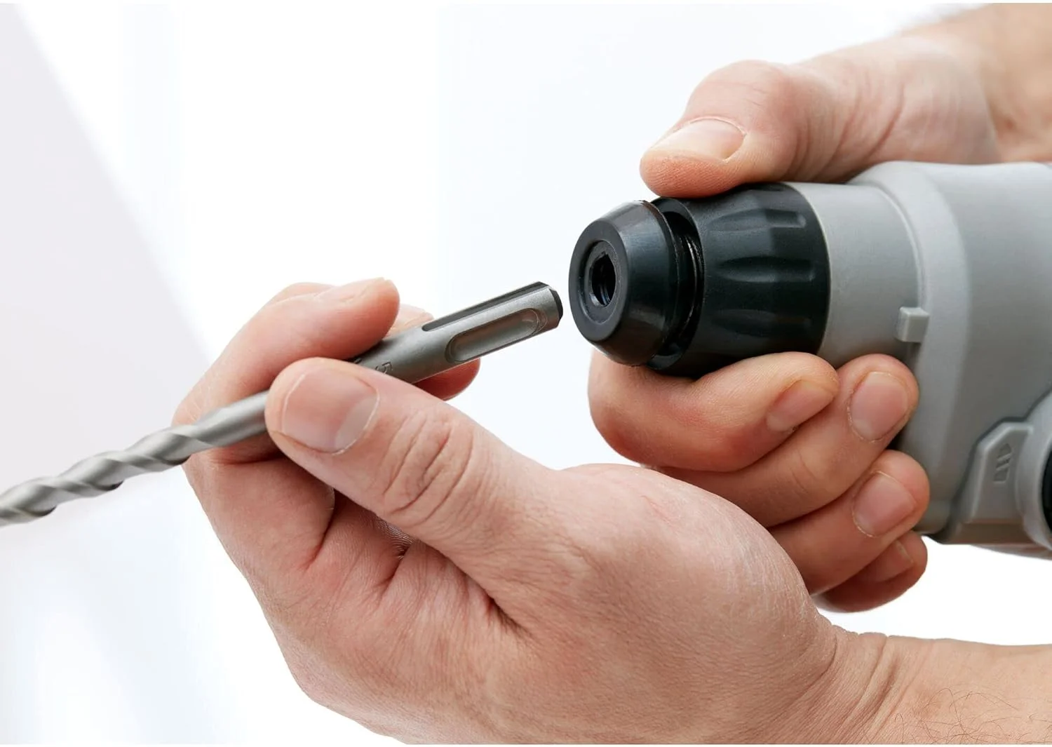 چکش تخریب SDS-Plus بلک اند دکر BCD900M1K، ۱۸ ولت به همراه ۱ باتری ۴.۰ آمپر ساعت، نارنجی/مشکی