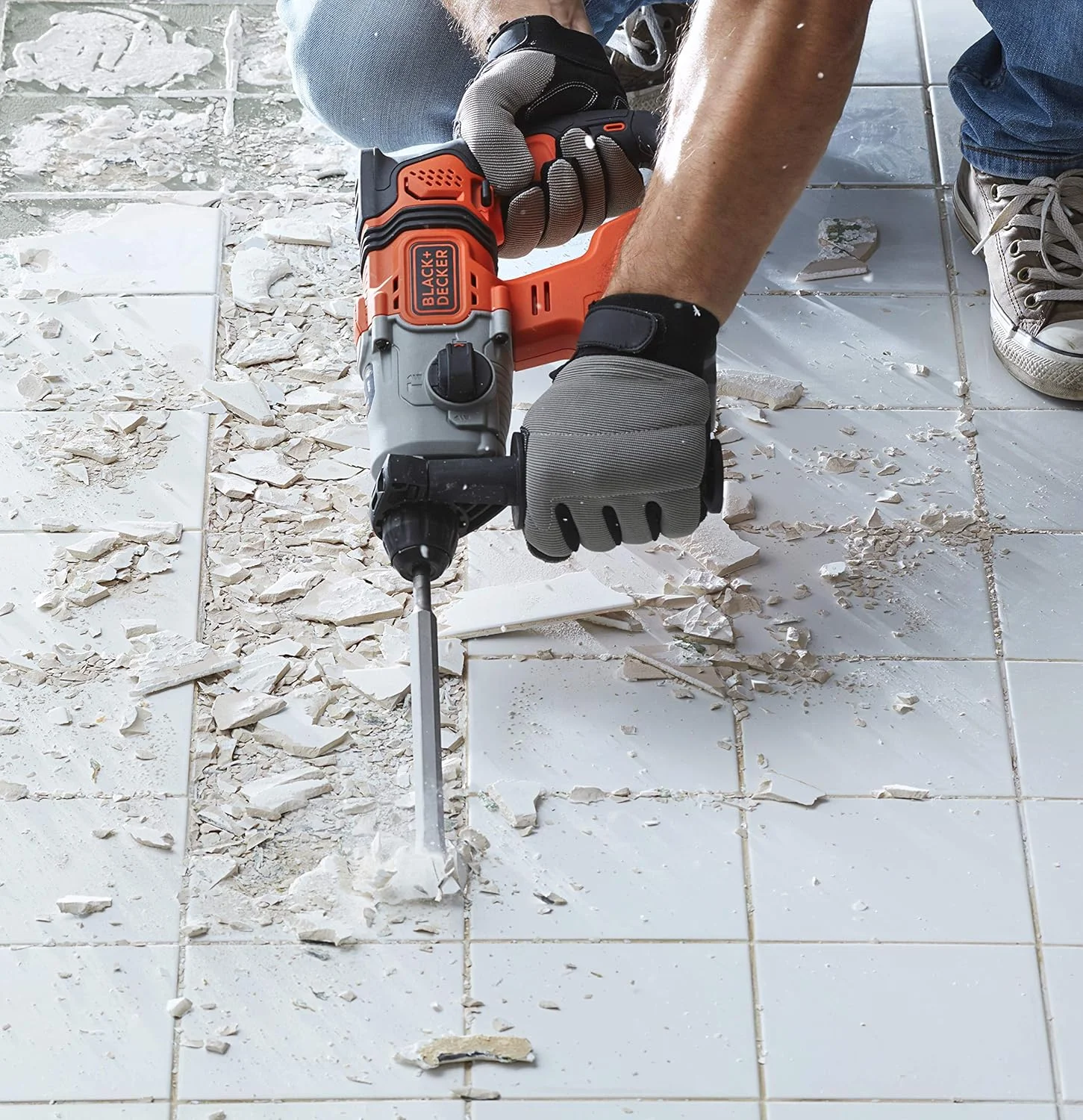 چکش تخریب شارژی 18 ولت SDS-plus بلک اند دکر (1.2 ژول، برای سوراخکاری موثر، سوراخکاری چکشی و کارهای سبک قلم زنی، چراغ کار LED، شامل 2 عدد باتری، شارژر، جعبه، 1 عدد مته 6 میلی متری) BCD900E2K چکش تخریب شارژی 18 ولت SDS-plus بلک اند دکر (1.2 ژول، برای سوراخکاری موثر، سوراخکاری چکشی و کارهای سبک قلم زنی، چراغ کار LED، شامل 2 عدد باتری، شارژر، جعبه، 1 عدد مته 6 میلی متری) BCD900E2K