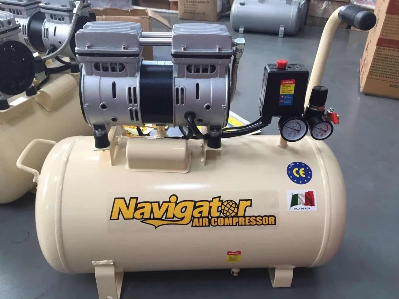 کمپرسور هوای سایلنت AQSON، مدل ED550-50L دو سر، 550 وات، 50 لیتری به همراه کیت درجه باد، تفنگ باد پاش و شلنگ