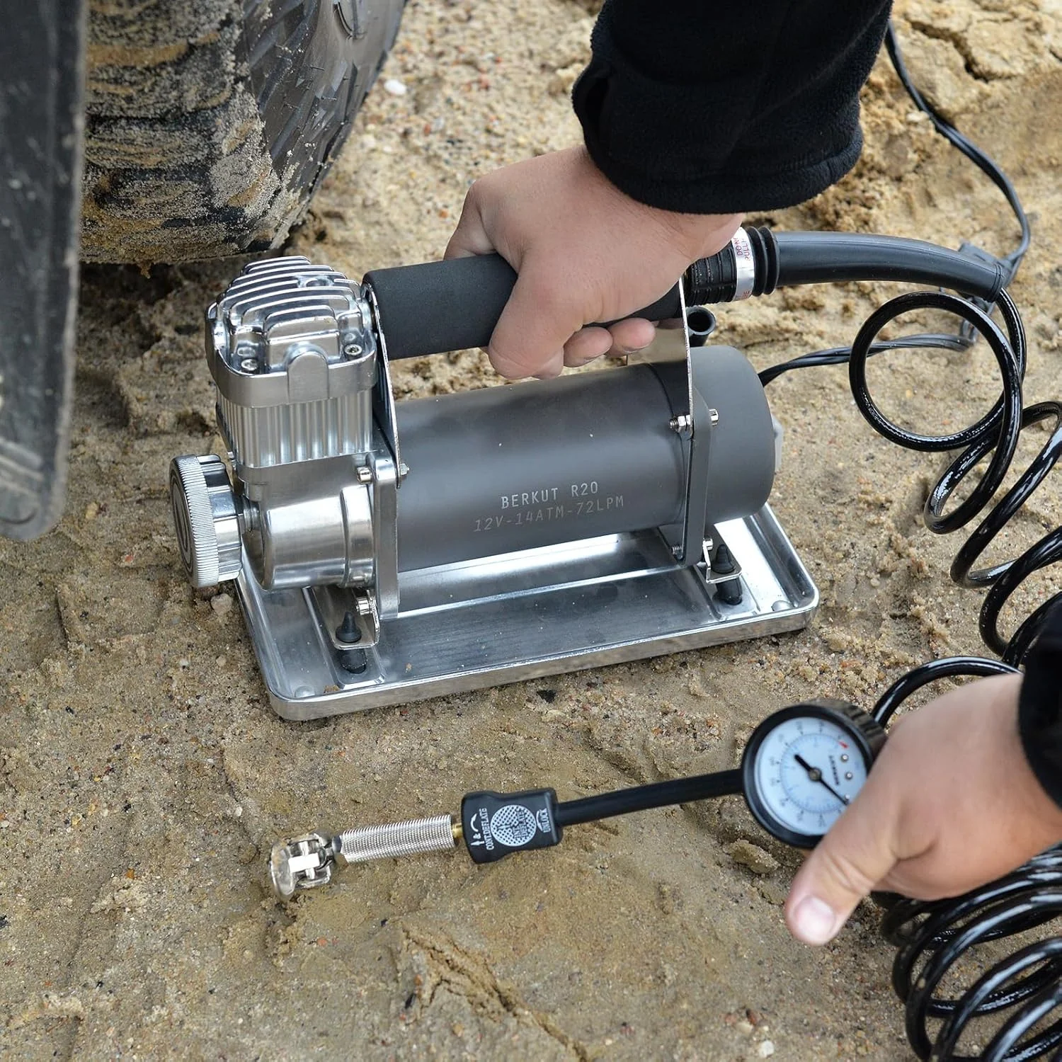 کمپرسور هوا خودرو BERKUT SPECIALIST R20 مناسب خودروهای 4x4 | تنظیم باد و باد کردن تایر با عملکرد بالا | لوازم جانبی ضروری خودرو برای شهر و خارج از جاده | 12 ولت DC