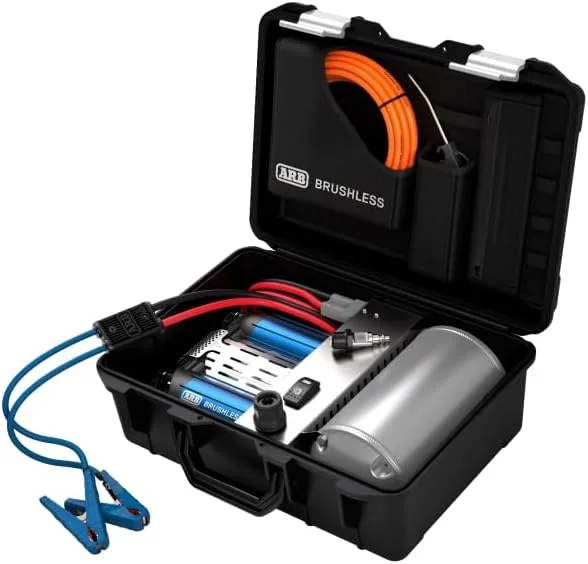 کمپرسور هوای قابل حمل دو موتوره بدون جاروبک ARB CKBLTP12، ۱۲ ولت، حداکثر ۱۵۰ PSI، نرخ جریان ۹.۱۸ CFM، چرخه کاری ۱۰۰٪، مقاوم در برابر آب IP67، وزن ۷.۱ کیلوگرم، به همراه شلنگ هوای ۶ متری کمپرسور هوای قابل حمل دو موتوره بدون جاروبک ARB CKBLTP12، ۱۲ ولت، حداکثر ۱۵۰ PSI، نرخ جریان ۹.۱۸ CFM، چرخه کاری ۱۰۰٪، مقاوم در برابر آب IP67، وزن ۷.۱ کیلوگرم، به همراه شلنگ هوای ۶ متری