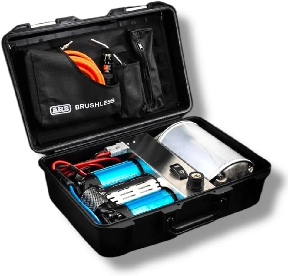 کمپرسور هوای قابل حمل دو موتوره بدون جاروبک ARB CKBLTP12، ۱۲ ولت، حداکثر ۱۵۰ PSI، نرخ جریان ۹.۱۸ CFM، چرخه کاری ۱۰۰٪، مقاوم در برابر آب IP67، وزن ۷.۱ کیلوگرم، به همراه شلنگ هوای ۶ متری کمپرسور هوای قابل حمل دو موتوره بدون جاروبک ARB CKBLTP12، ۱۲ ولت، حداکثر ۱۵۰ PSI، نرخ جریان ۹.۱۸ CFM، چرخه کاری ۱۰۰٪، مقاوم در برابر آب IP67، وزن ۷.۱ کیلوگرم، به همراه شلنگ هوای ۶ متری