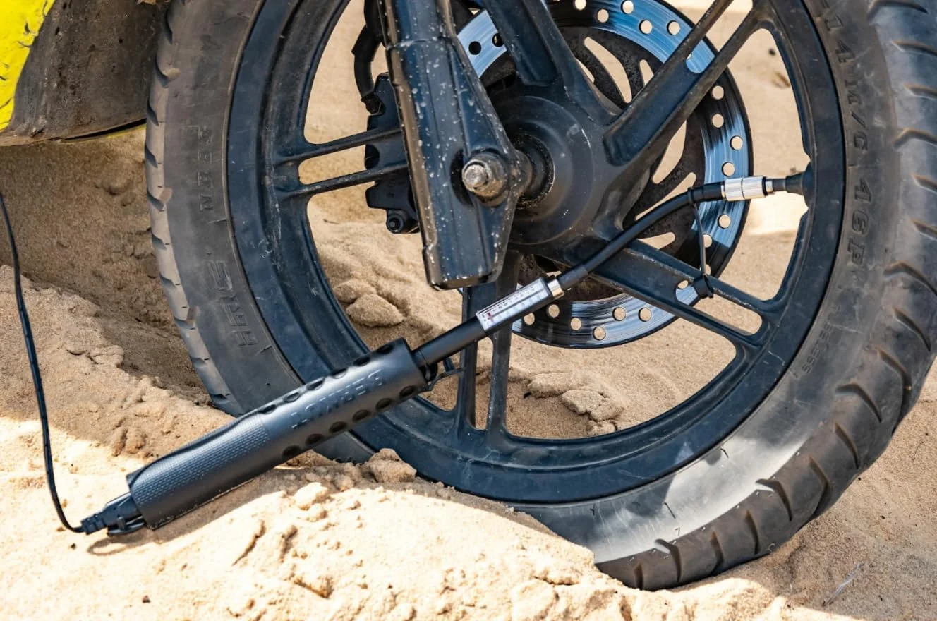 کمپرسور هوای فوق العاده جمع و جور موتورسیکلت مدل MT-1000 | پمپ باد برقی با عملکرد بالا برای موتور، دوچرخه و سایر وسایل بادی | 12 ولت DC کمپرسور هوای فوق العاده جمع و جور موتورسیکلت مدل MT-1000 | پمپ باد برقی با عملکرد بالا برای موتور، دوچرخه و سایر وسایل بادی | 12 ولت DC