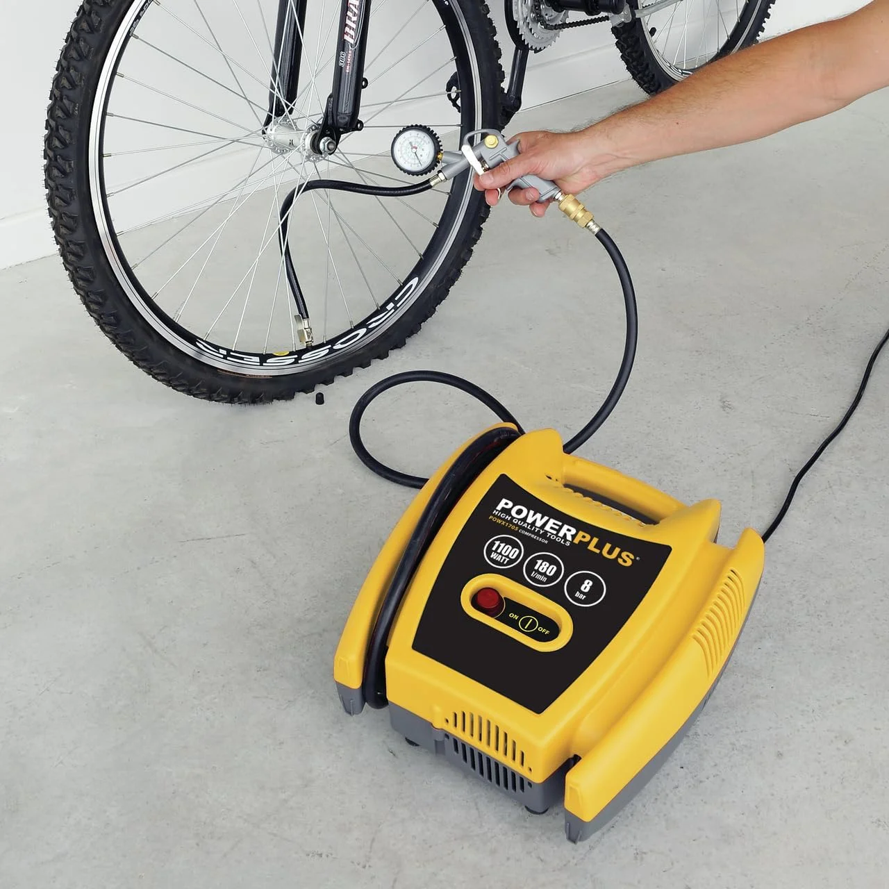 کمپرسور پاورپلاس POWX1705 1100 وات + 5 عدد بدون روغن زرد کمپرسور پاورپلاس POWX1705 1100 وات + 5 عدد بدون روغن زرد