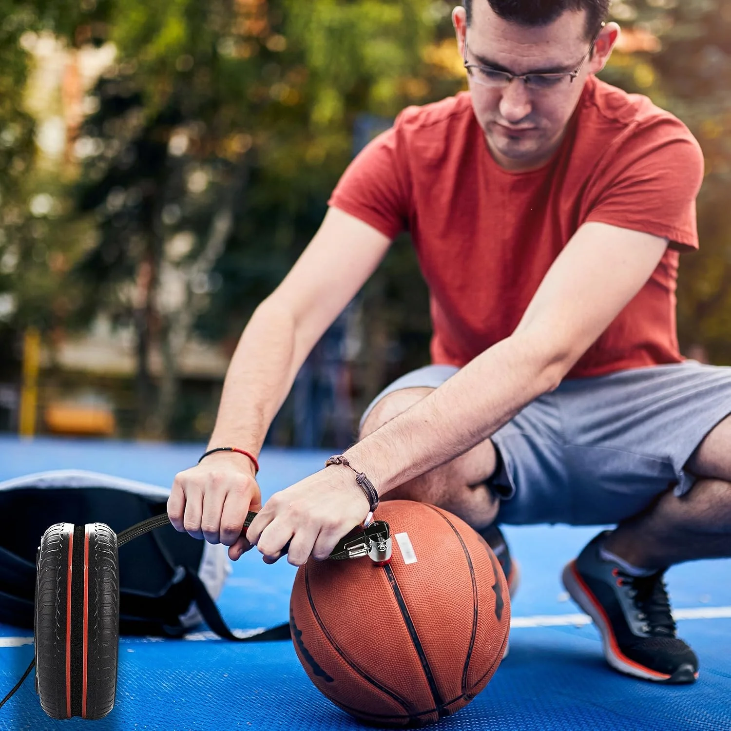 کمپرسور هوای خودرو Retoo 12V قابل حمل 260 PSI پمپ هوای برقی کمپرسور تایر خودرو 60W پمپ تایر قابل حمل برای خودرو دوچرخه موتور سیکلت کاروان تشک بادی 17x17x7cm