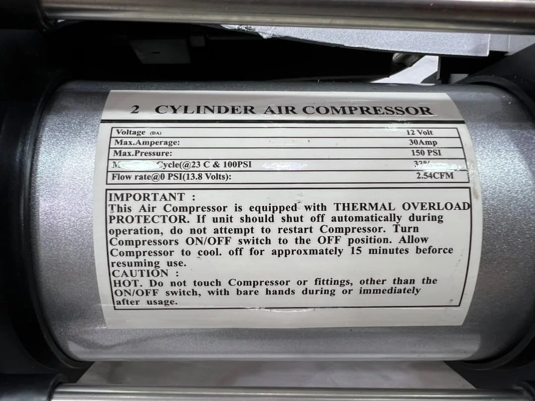 کمپرسور هوای دو سیلندر قابل حمل رویال مدل DYT-728، پمپ باد چند منظوره خودرو با ابزار دقیق، 12 ولت/30 آمپر/150 PSI مناسب برای لاستیک خودرو/موتور/کامیون به همراه فشارسنج کمپرسور هوای دو سیلندر قابل حمل رویال مدل DYT-728، پمپ باد چند منظوره خودرو با ابزار دقیق، 12 ولت/30 آمپر/150 PSI مناسب برای لاستیک خودرو/موتور/کامیون به همراه فشارسنج