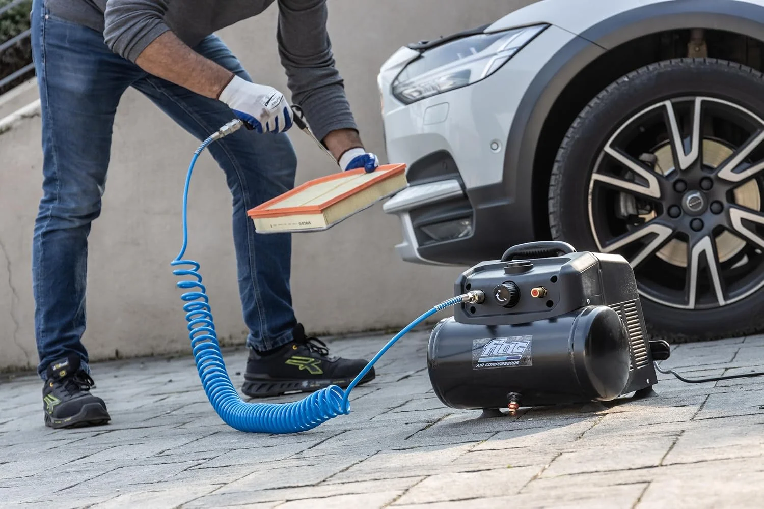 کمپرسور هوای قابل حمل FIAC CUBY، بدون روغن، حداکثر فشار 8 بار، 1.5 اسب بخار، مخزن 6 لیتری، سطح نویز 97 دسی بل