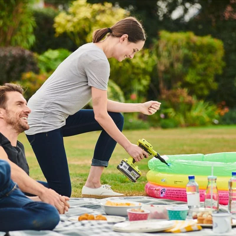 دستگاه دمنده RYOBI 18 ولت با باتری، حجم بالا و فشار کم برای باد کردن و خالی کردن تشک های بادی و سایر وسایل بادی