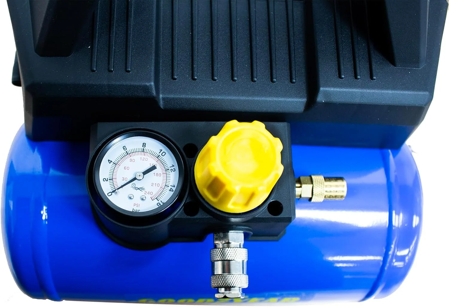 کمپرسور 6 لیتری بدون روغن گودیر. ظرفیت مکش 192 لیتر در دقیقه. جریان مکش 6 لیتر. 3600 دور در دقیقه. 8 بار. دریچه ایمنی CE. ایده آل برای مصارف خانگی