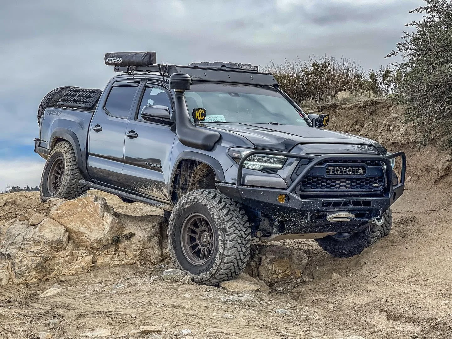 پنل خورشیدی انعطاف پذیر 90 واتی 12 ولت Lensun برای کاپوت تویوتا تاکوما نسل سوم (2016-2023) - انرژی خورشیدی خارج از شبکه برای آفرود/سفر/کمپینگ (فقط پنل خورشیدی)