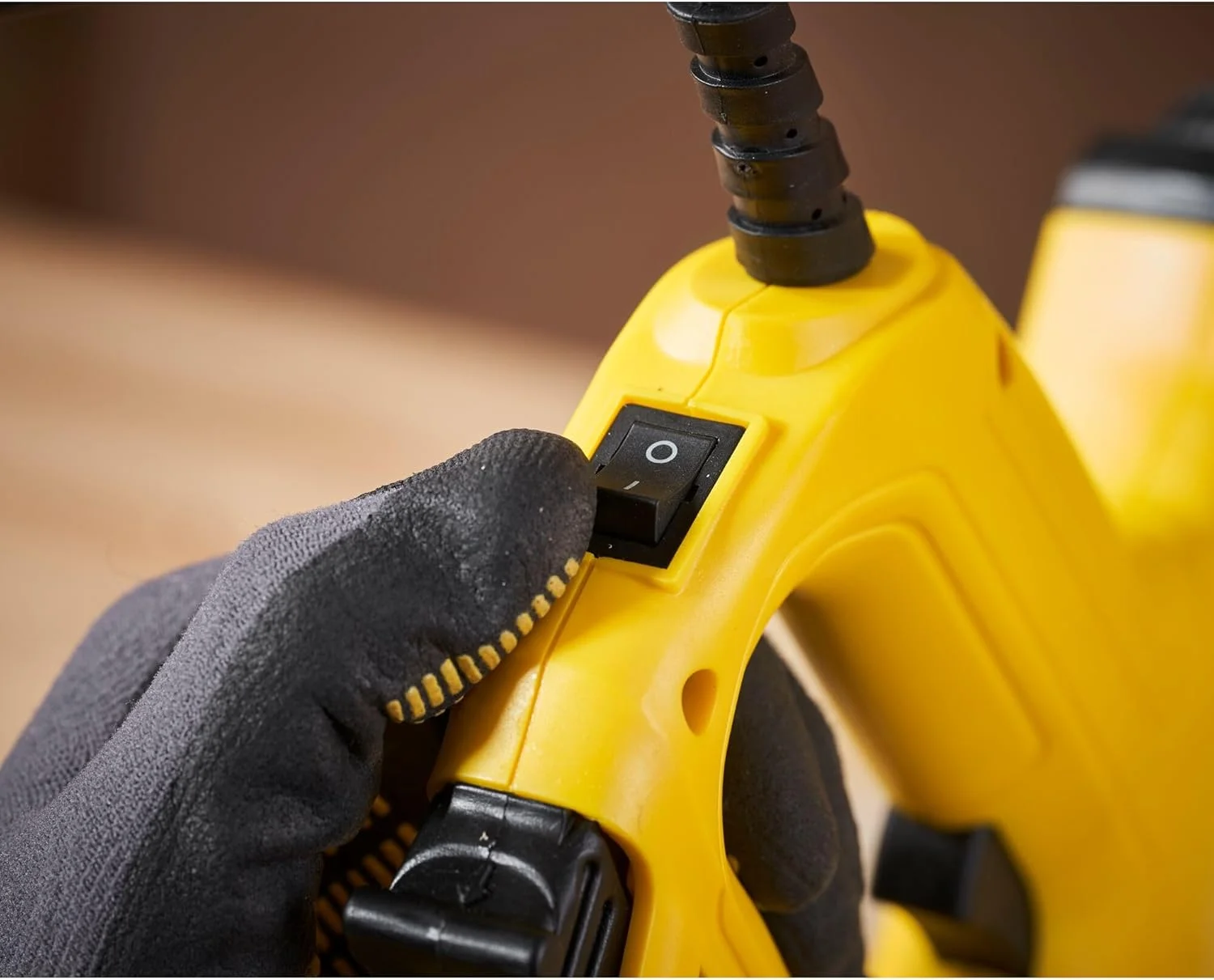 منگنه کوب برقی استنلی، مناسب برای منگنه و میخ های سایز 1/2 اینچ، 9/16 اینچ و 5/8 اینچ (TRE550Z)