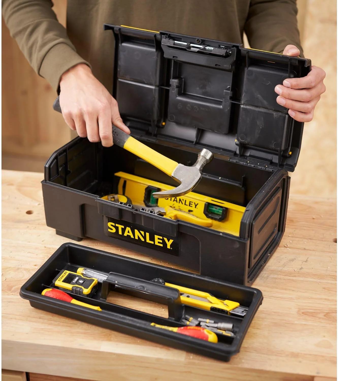 جعبه ابزار استنلی DIY با قفل تک لمسی، 2 محفظه درب برای قطعات کوچک، 16 اینچ، 1-79-216 جعبه ابزار استنلی DIY با قفل تک لمسی، 2 محفظه درب برای قطعات کوچک، 16 اینچ، 1-79-216