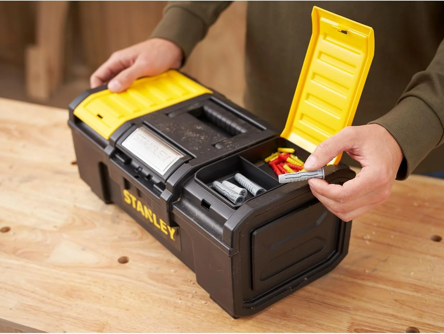 جعبه ابزار استنلی DIY با قفل تک لمسی، 2 محفظه درب برای قطعات کوچک، 16 اینچ، 1-79-216 جعبه ابزار استنلی DIY با قفل تک لمسی، 2 محفظه درب برای قطعات کوچک، 16 اینچ، 1-79-216