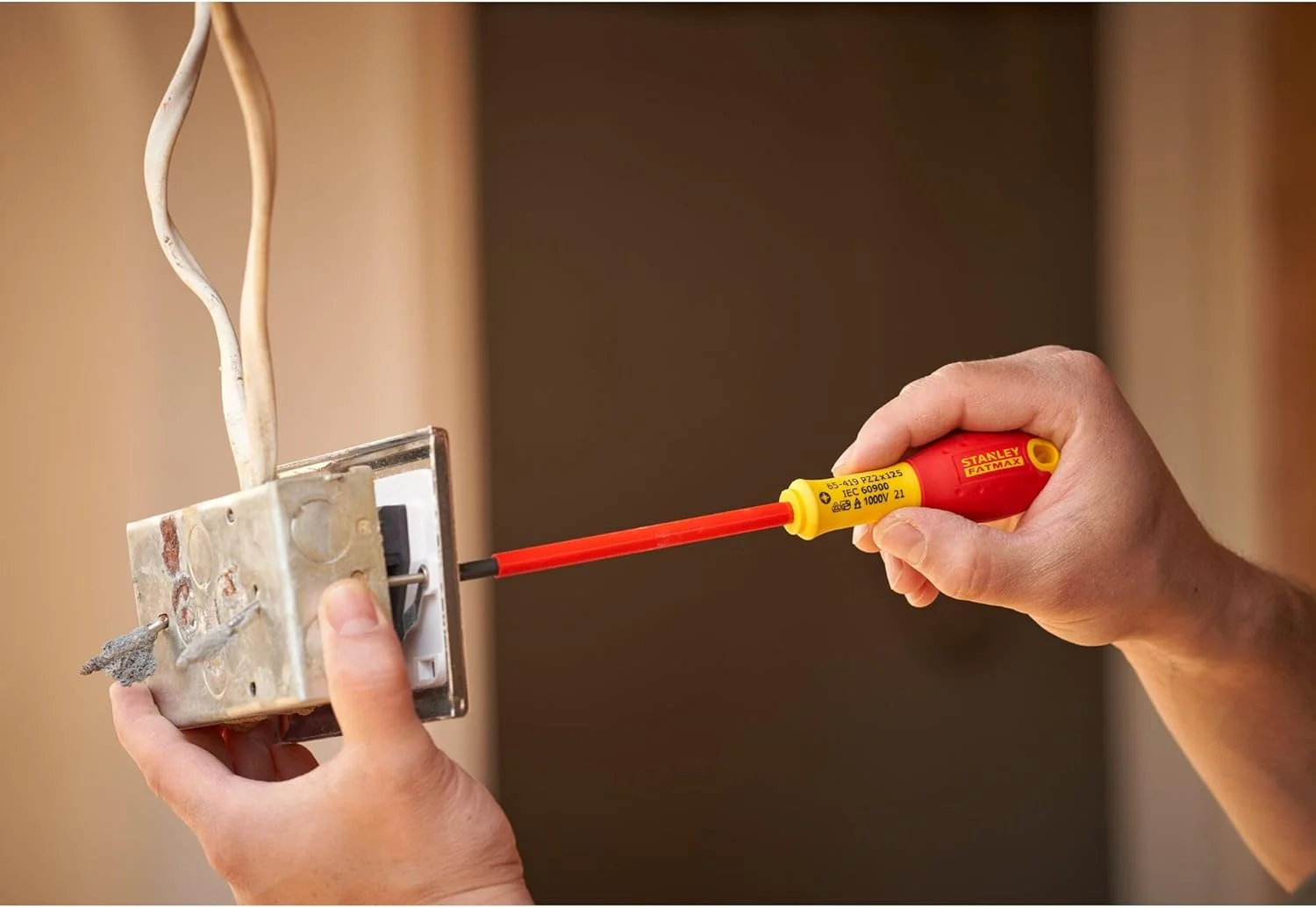 مجموعه ابزار پیچ گوشتی عایق استنلی قرمز، 0-65-443