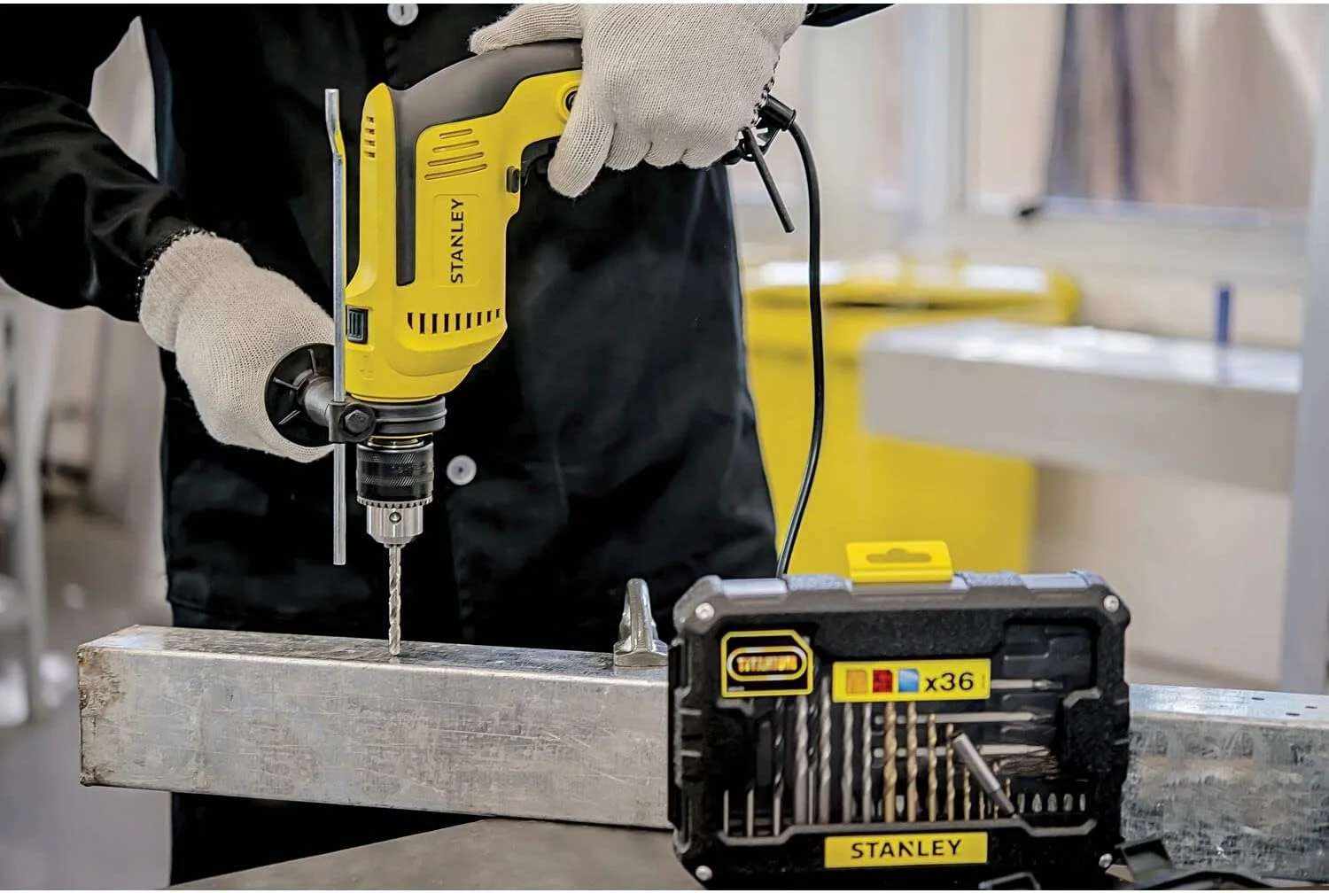 دریل چکشی 13 میلی متری 700 وات استنلی مدل SDH700