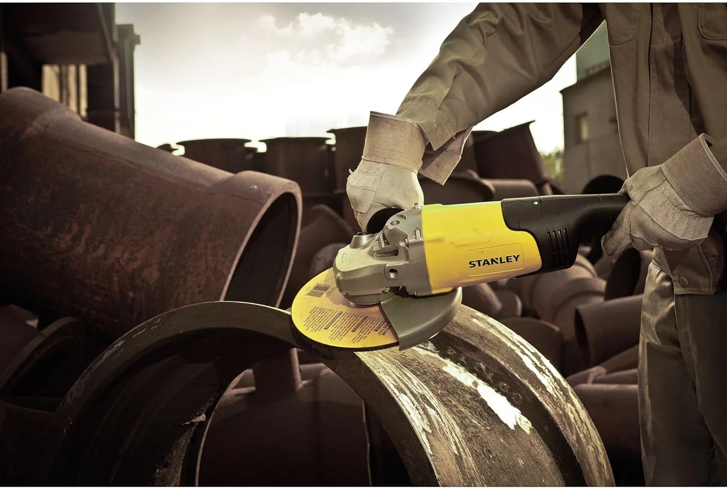 فرز سنگبری بزرگ استنلی مدل STGL2023 با قطر صفحه 230 میلی‌متر