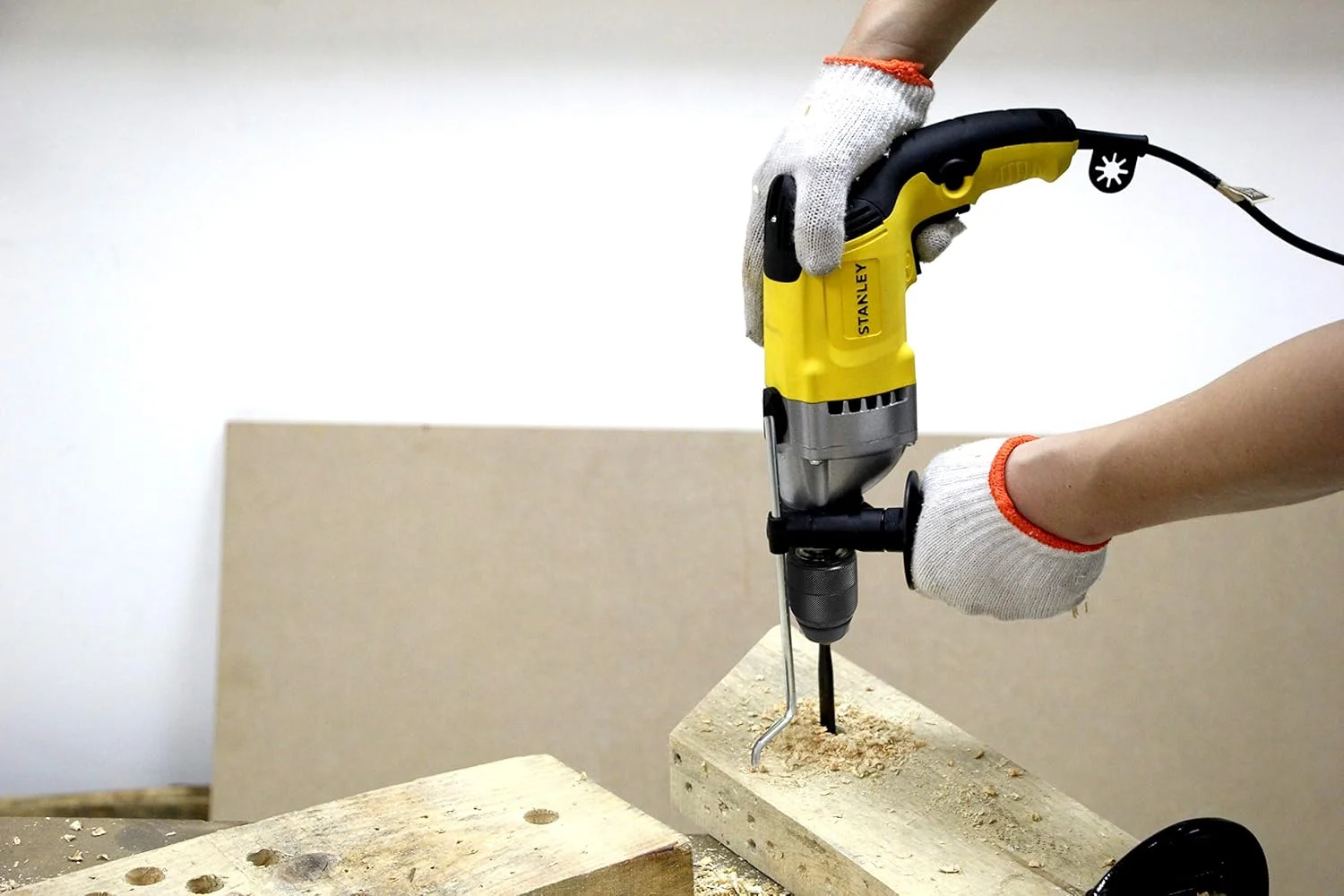 دریل چکشی 720 وات 13 میلی متری استنلی مدل STDH7213K-B5 به همراه جعبه ابزار