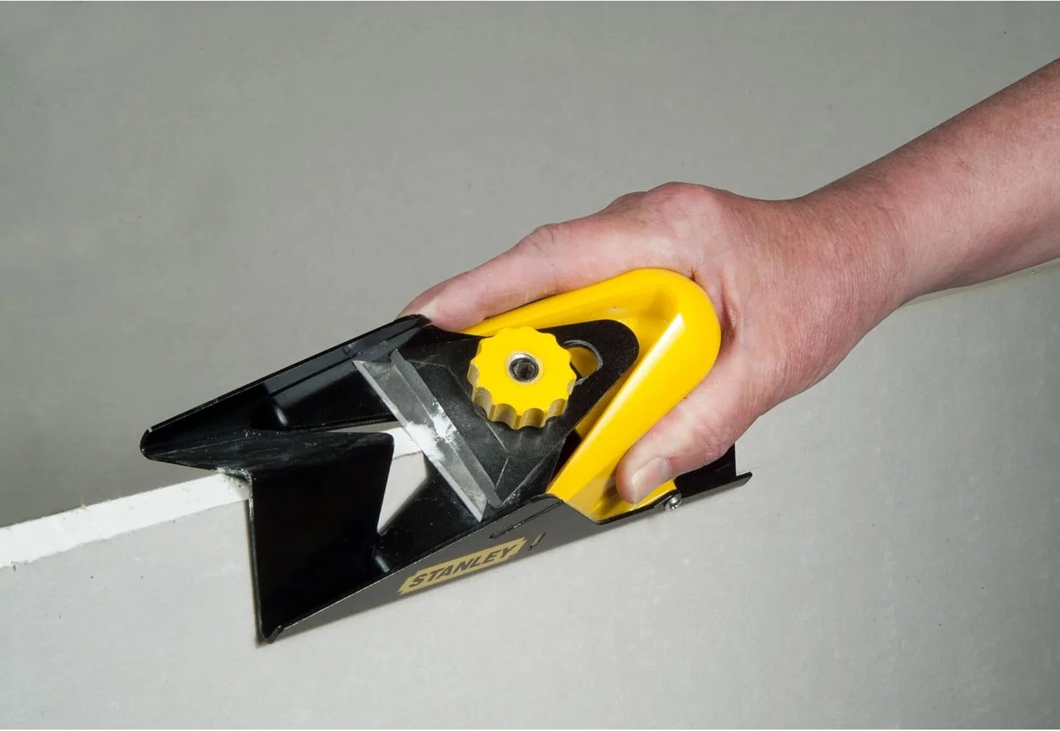 رنده لبه گچ برگ استنلی مدل STHT1-05937 - برای ایجاد اتصالات تمیز بین دو صفحه گچی - برش در زاویه 45 درجه رنده لبه گچ برگ استنلی مدل STHT1-05937 - برای ایجاد اتصالات تمیز بین دو صفحه گچی - برش در زاویه 45 درجه