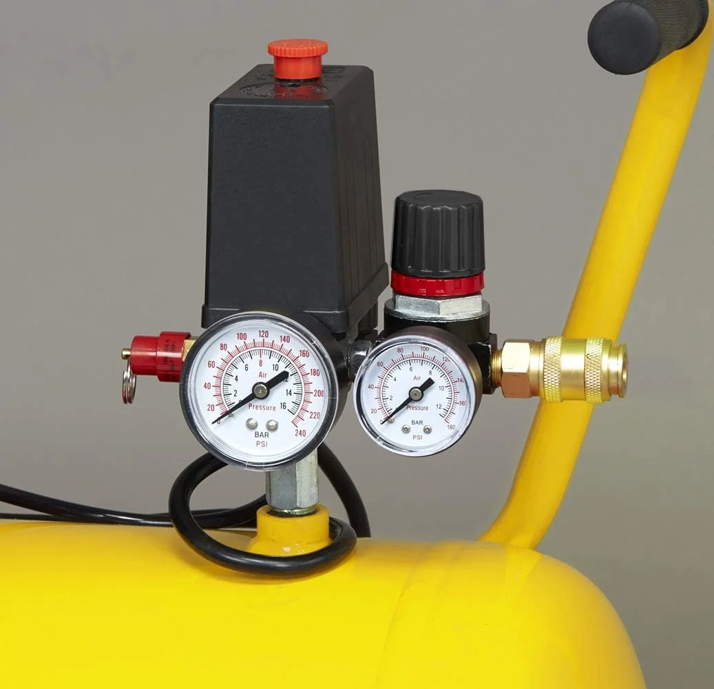 کمپرسور هوا استنلی، مخزن 24 لیتری، 1500 وات، حداکثر فشار 8 بار، خاموش شدن خودکار، دسته لاستیکی و چرخ های حمل و نقل، طراحی قابل حمل، D211/8/24