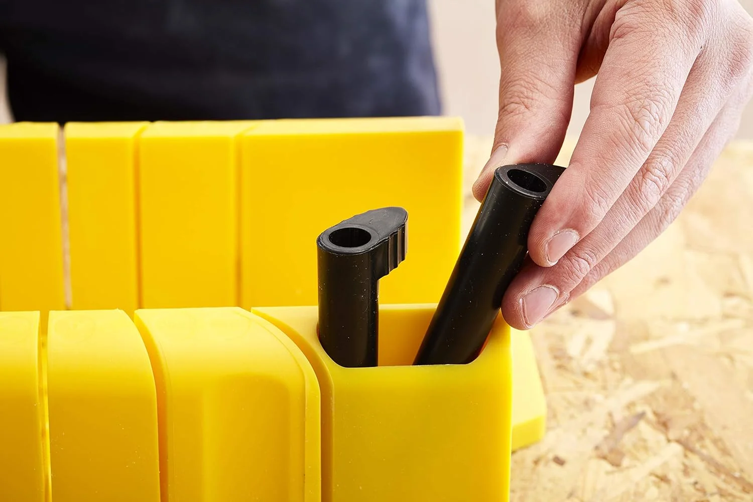 جعبه برش اره استنلی مدل 1-20-600 به همراه اره، مشکی