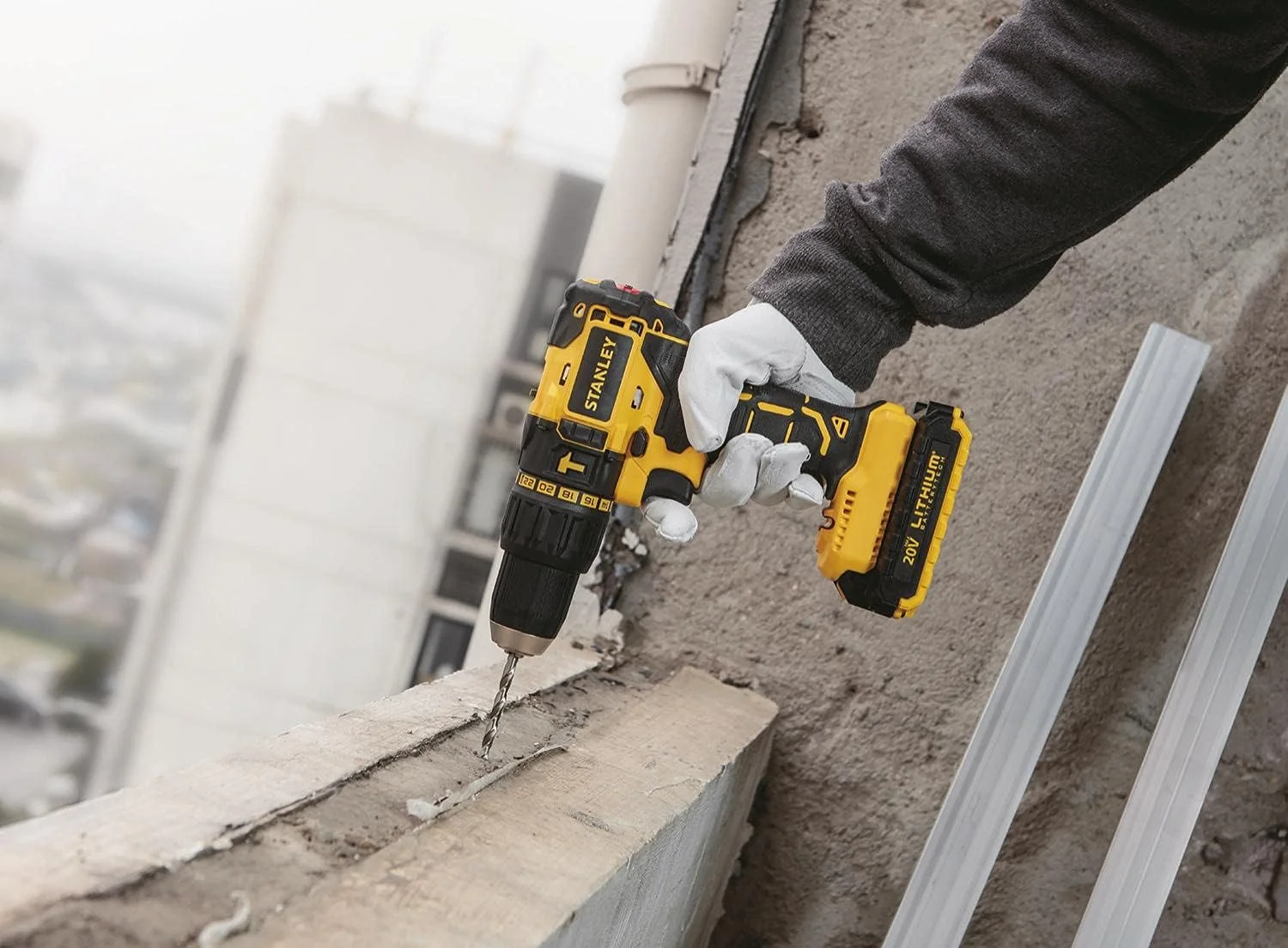 دریل پیچ گوشتی شارژی استنلی، 18 ولت 2 آمپر برس لس لیتیوم-یون، مدل Sbh20D2K-B5