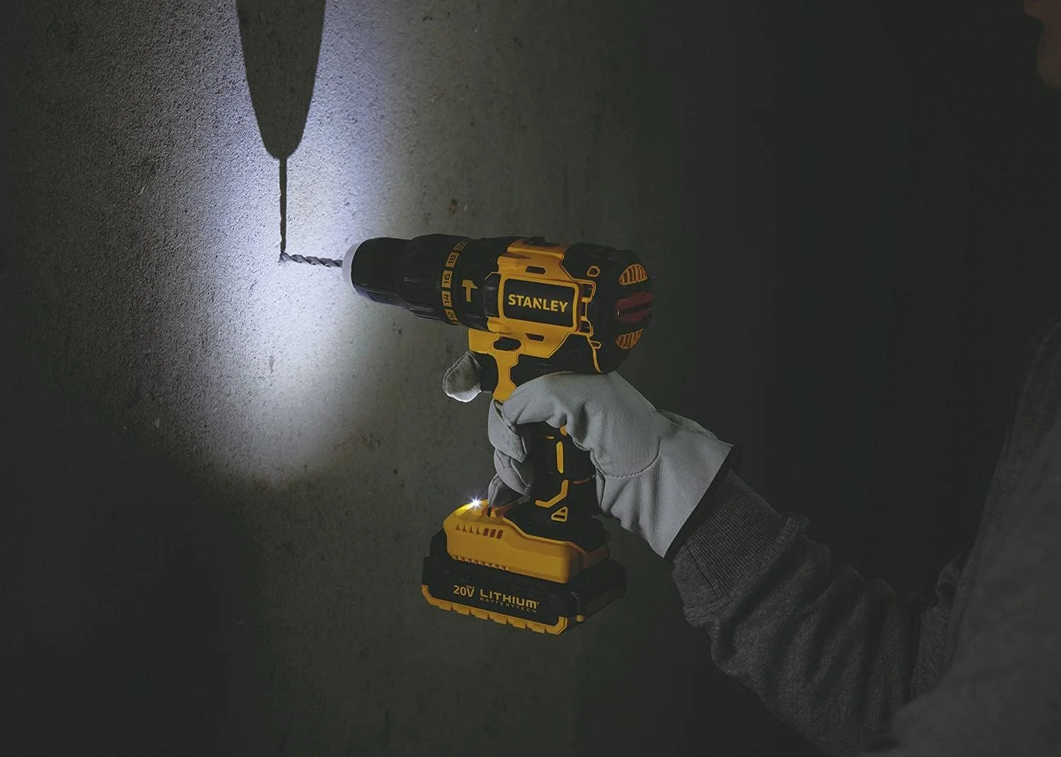 دریل پیچ گوشتی شارژی استنلی، 18 ولت 2 آمپر برس لس لیتیوم-یون، مدل Sbh20D2K-B5