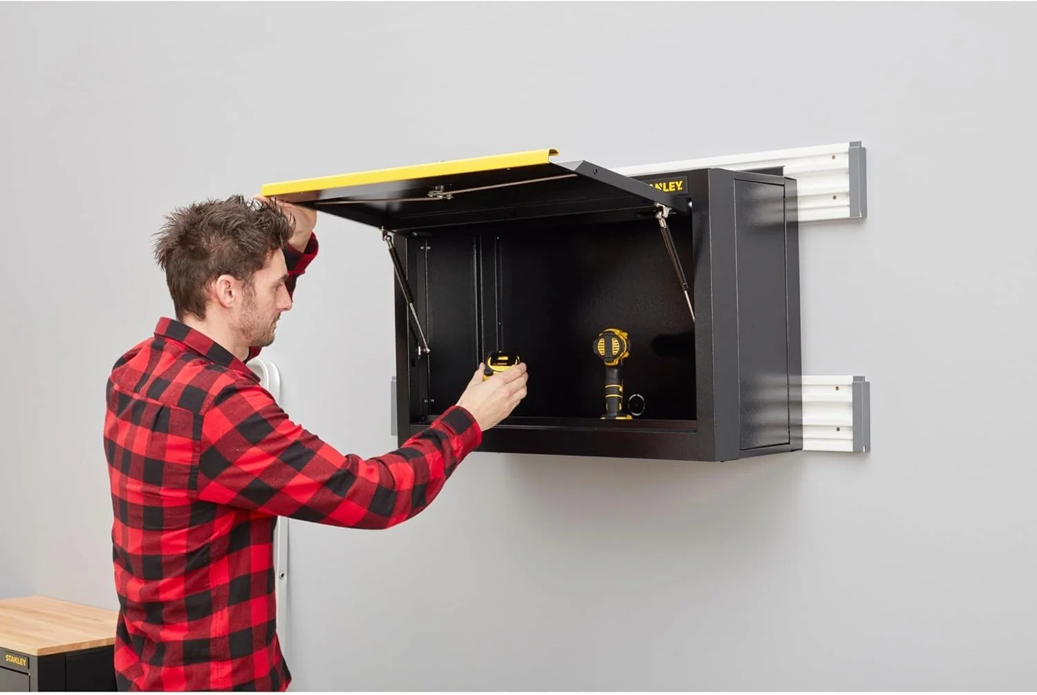 کابینت استنلی RTA (1 درب، 30 اینچ، با قاب فولادی، سیستم قفل یکپارچه، حداکثر بار تا 22.5 کیلوگرم، قابلیت نصب روی دیوارهای ریلی)، آلیاژ