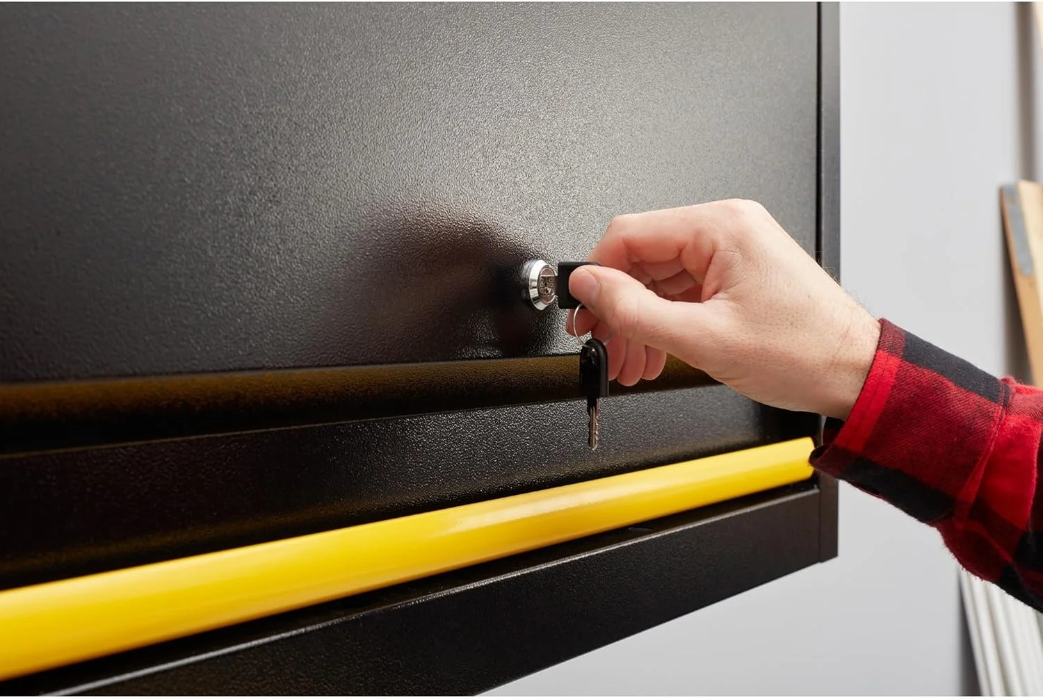 کابینت استنلی RTA (1 درب، 30 اینچ، با قاب فولادی، سیستم قفل یکپارچه، حداکثر بار تا 22.5 کیلوگرم، قابلیت نصب روی دیوارهای ریلی)، آلیاژ