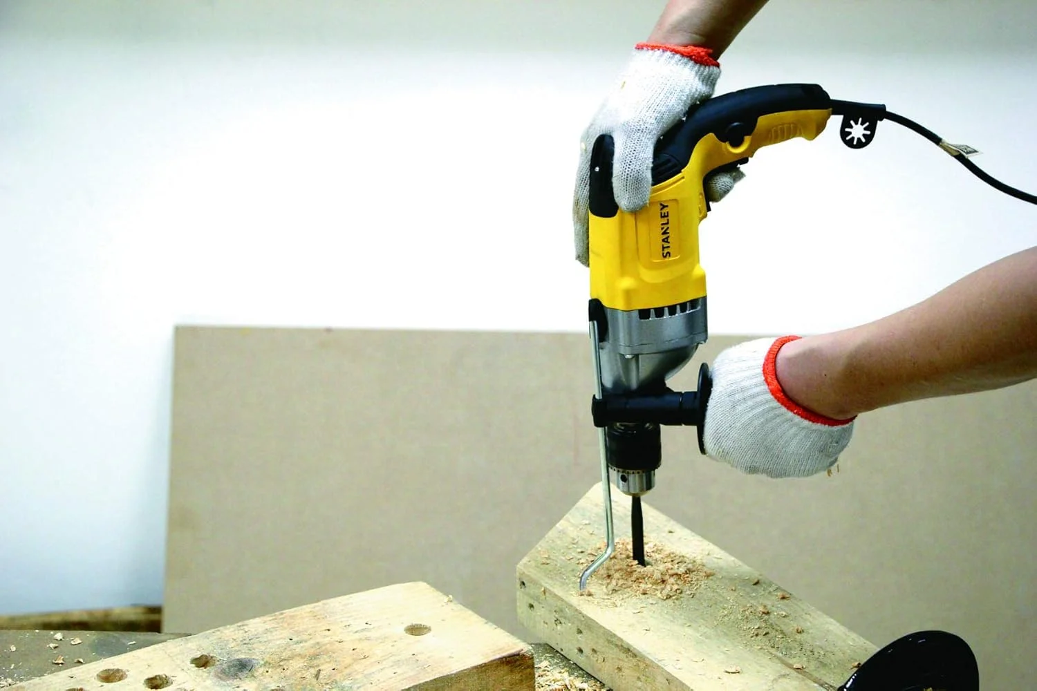 دریل چکشی استنلی همراه با جعبه ابزار، زرد، 13 میلی متر، مدل Stdh8013-B5 دریل چکشی استنلی همراه با جعبه ابزار، زرد، 13 میلی متر، مدل Stdh8013-B5