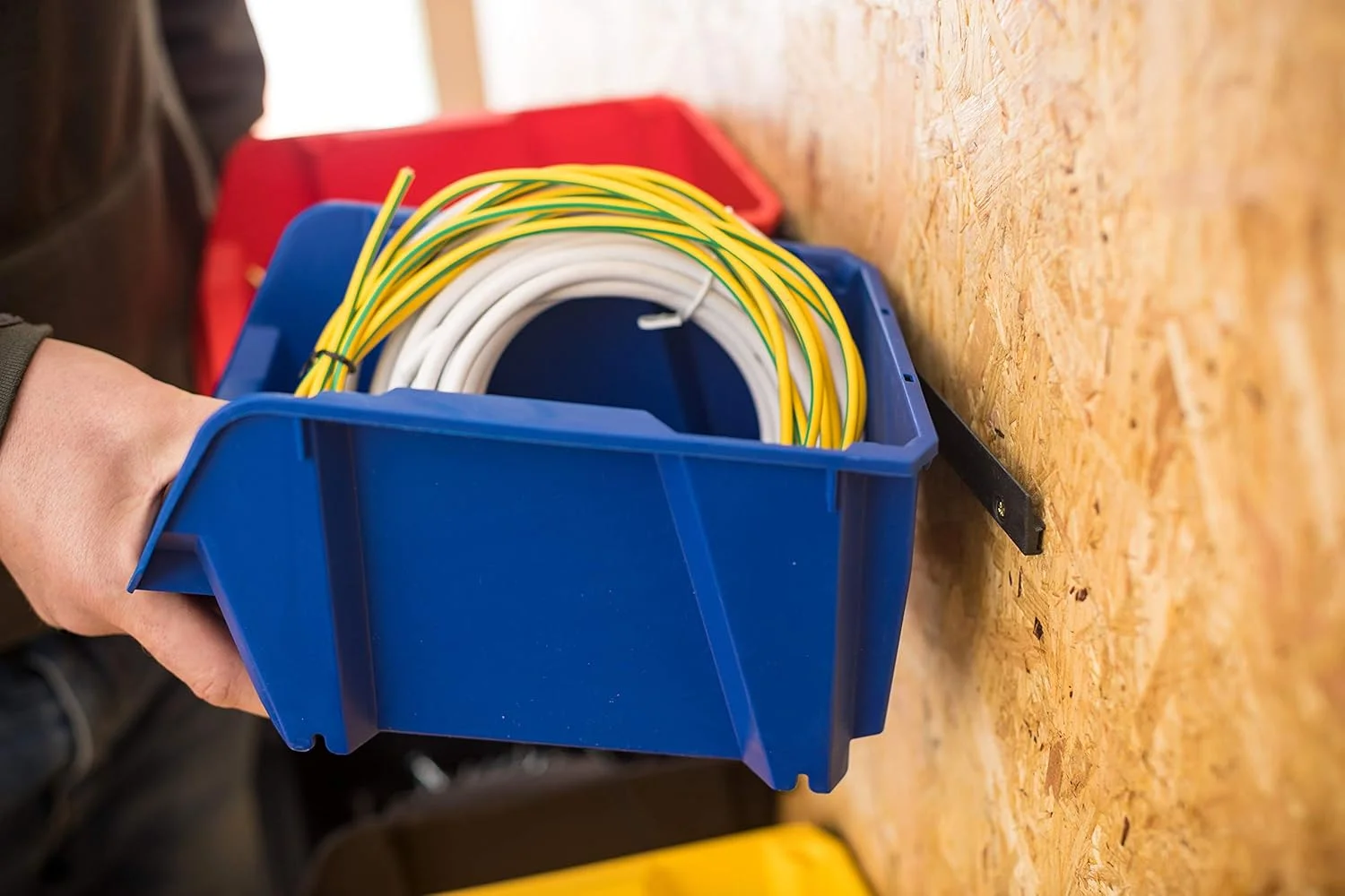 جعبه های نگهداری استنلی مدل STST82740-1 شماره 3 (آبی، پلی پروپیلن مقاوم در برابر ضربه، قابل انباشت، قابل نصب روی دیوار، ایده آل برای نگهداری قطعات کوچک، ابزار، لوازم جانبی و موارد دیگر، 3 عدد (24 x 18 x 13 سانتی متر)) جعبه های نگهداری استنلی مدل STST82740-1 شماره 3 (آبی، پلی پروپیلن مقاوم در برابر ضربه، قابل انباشت، قابل نصب روی دیوار، ایده آل برای نگهداری قطعات کوچک، ابزار، لوازم جانبی و موارد دیگر، 3 عدد (24 x 18 x 13 سانتی متر))