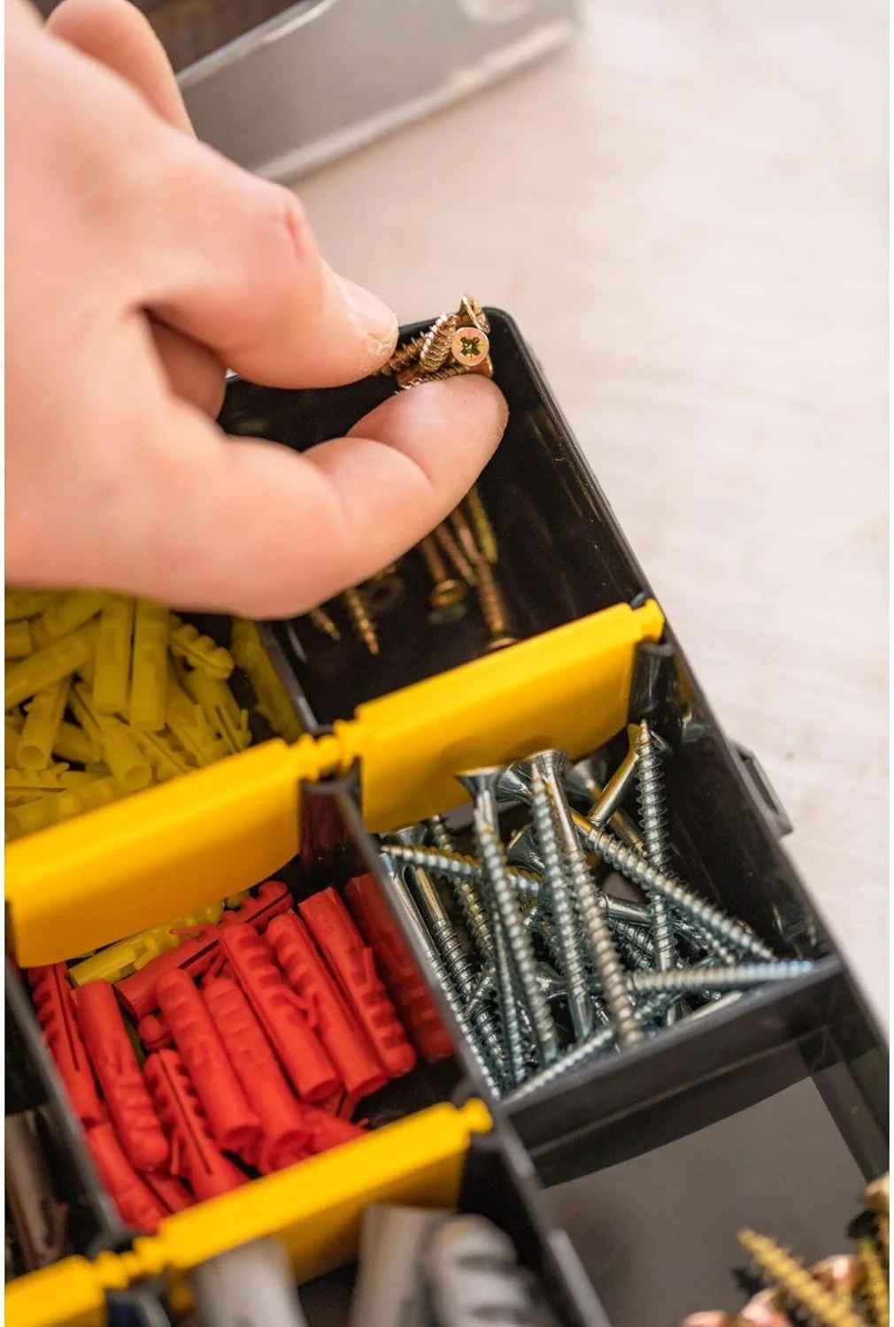 جعبه ابزار استنلی با محفظههای متعدد (جعبه نگهداری لوازم جانبی و قطعات کوچک ساخته شده از پلی پروپیلن مقاوم در برابر ضربه، 22 محفظه با جداکنندههای قابل جابجایی، خط کش داخلی) جعبه ابزار استنلی با محفظههای متعدد (جعبه نگهداری لوازم جانبی و قطعات کوچک ساخته شده از پلی پروپیلن مقاوم در برابر ضربه، 22 محفظه با جداکنندههای قابل جابجایی، خط کش داخلی)