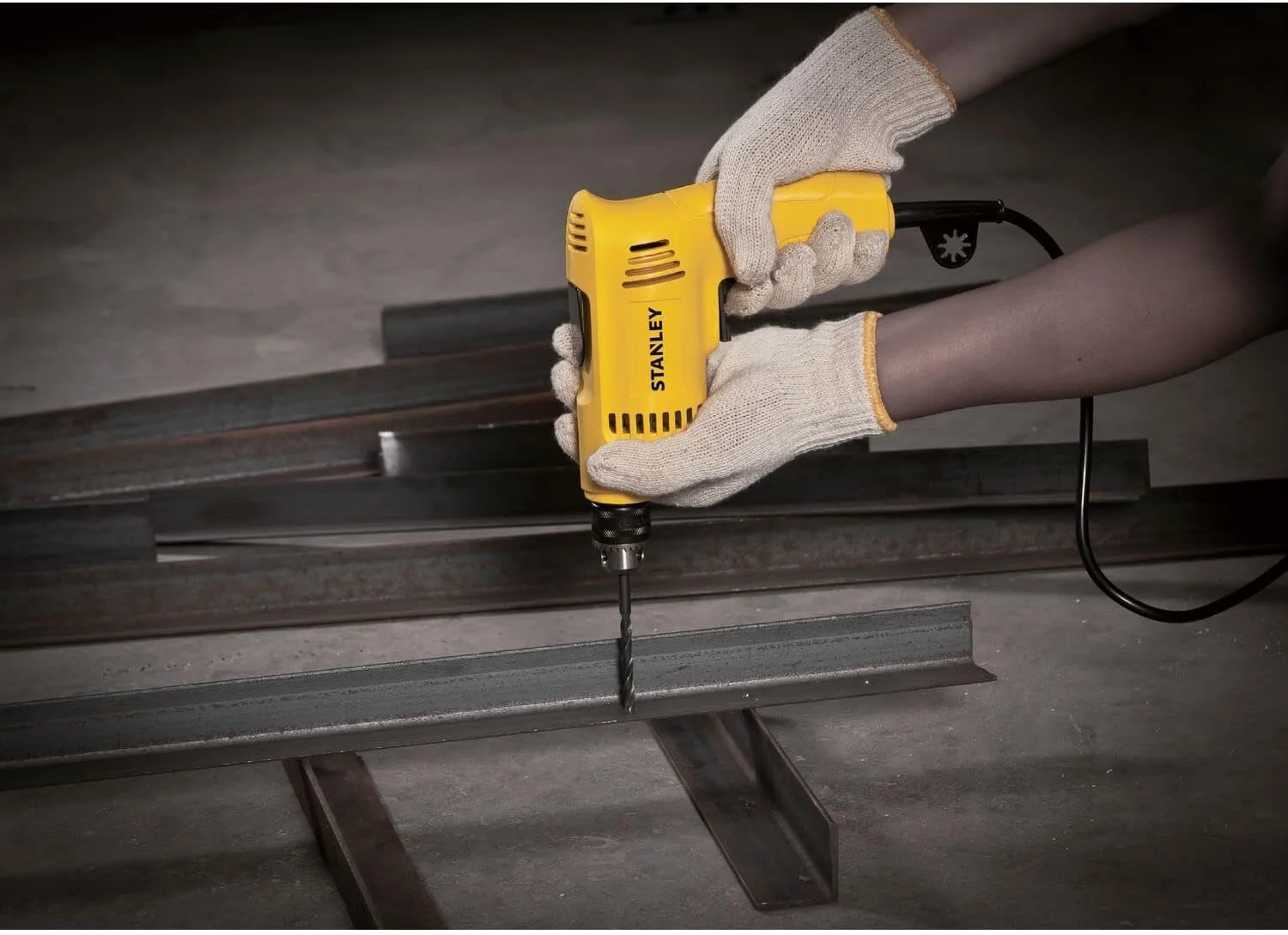 دریل چرخشی 6.5 میلی متری استنلی مدل SDR3006 - 300 وات