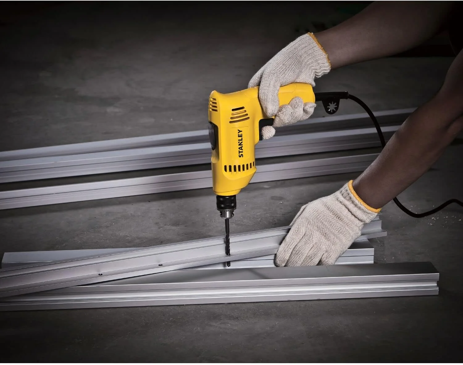 دریل چرخشی 6.5 میلی متری استنلی مدل SDR3006 - 300 وات