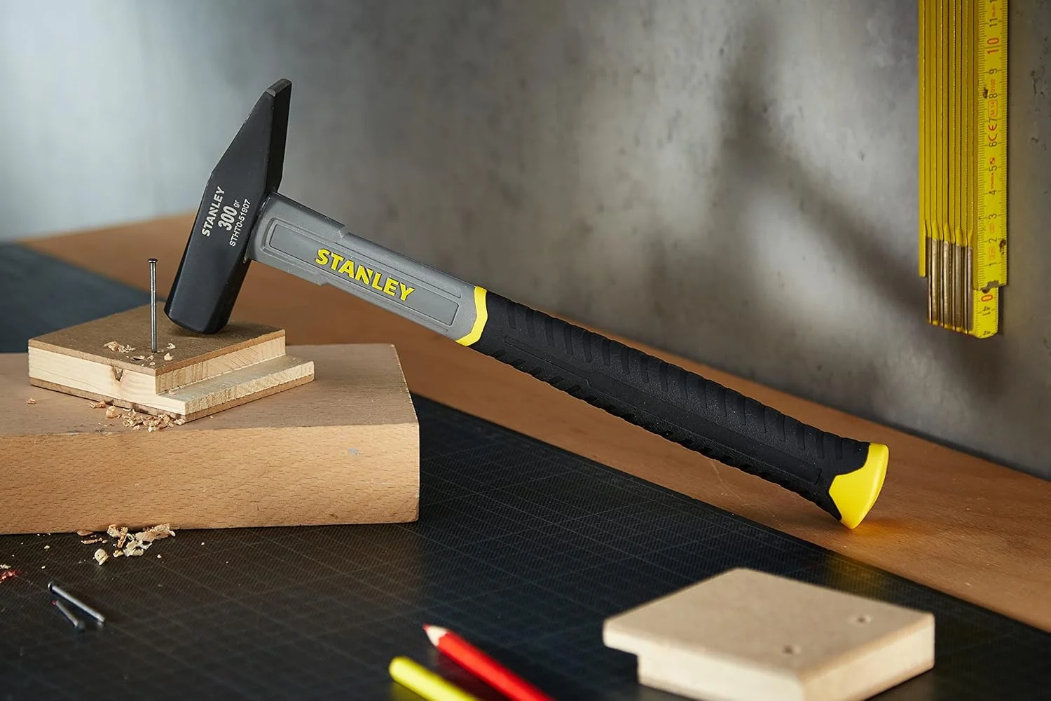 چکش قفلی استنلی STHT0-51907، 300 گرم، مشکی