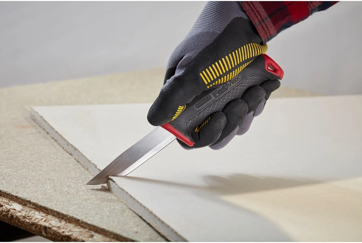 چاقوی استنلی FatMax مدل 0-10-231 از فولاد کربنی چاقوی استنلی FatMax مدل 0-10-231 از فولاد کربنی