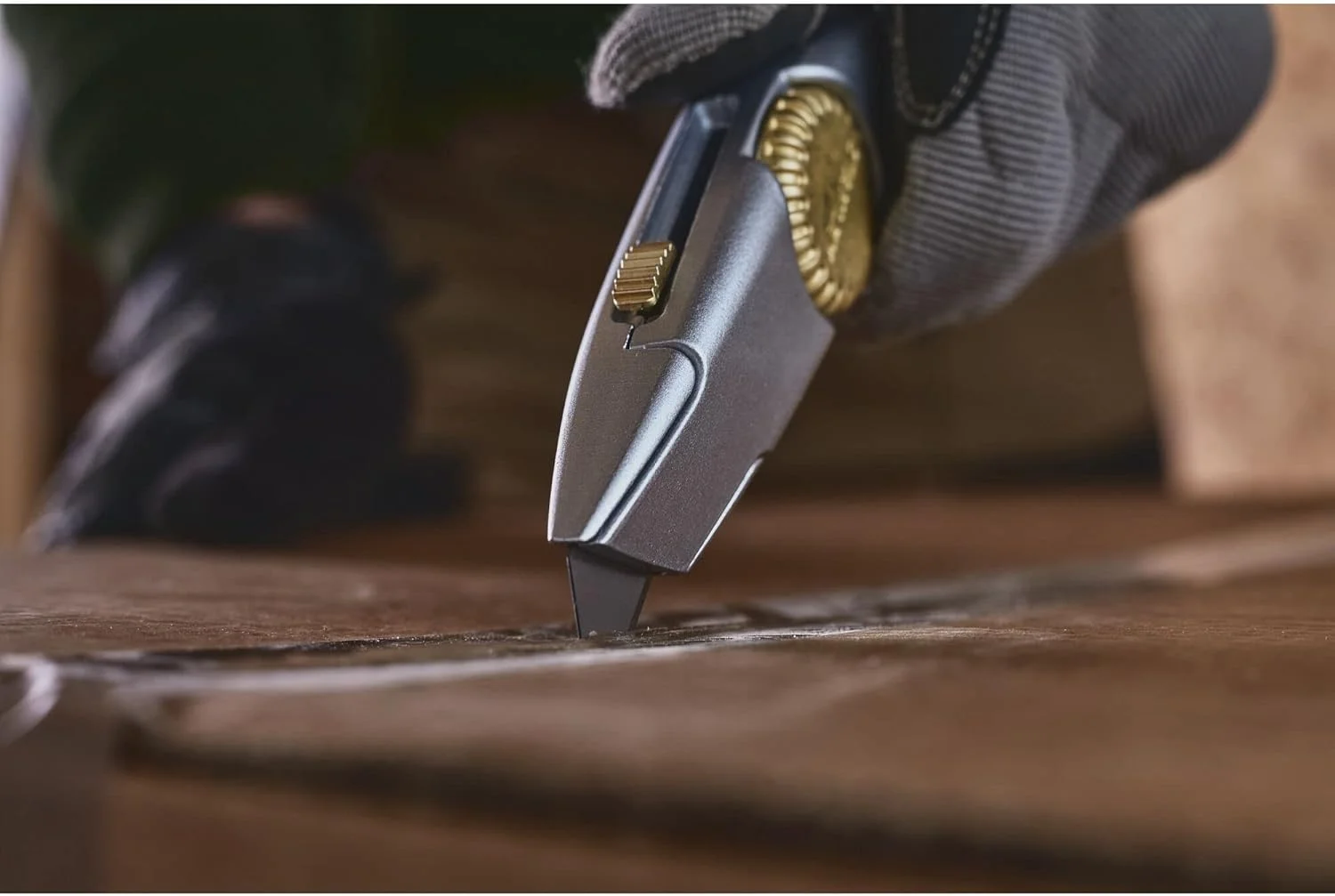 چاقوی استنلی مدل ''Titan RB'' 2-10-122 با تیغه جمع شونده، نقره ای چاقوی استنلی مدل ''Titan RB'' 2-10-122 با تیغه جمع شونده، نقره ای