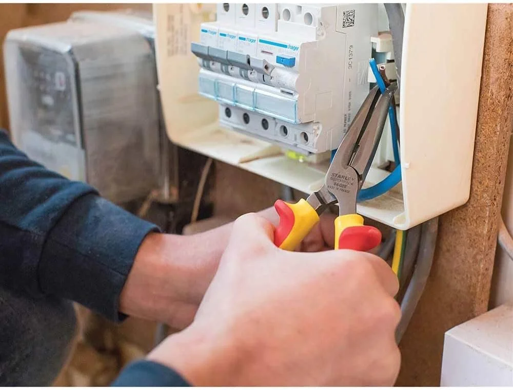 انبر دم پهن خمیده عایق استنلی مدل MaxSteel VDE 0-84-008، زرد/قرمز