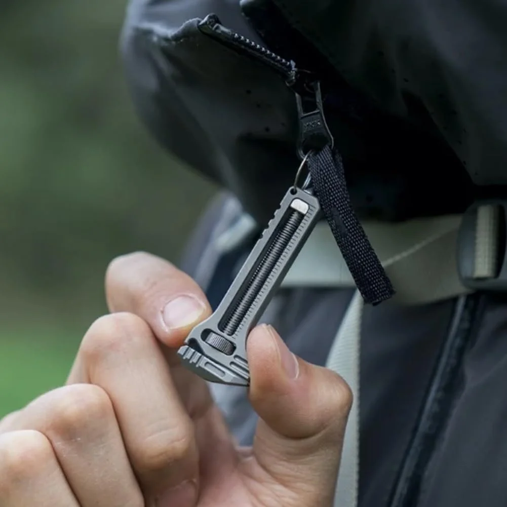 ابزار چندکاره آلیاژی کوچک KASTWAVE، آچار چند منظوره کوچک تیتانیومی، درب بازکن بطری، میخ کش، ابزار چندگانه جیبی EDC، برای تعمیر، کوله گردی، کمپینگ و پیاده روی