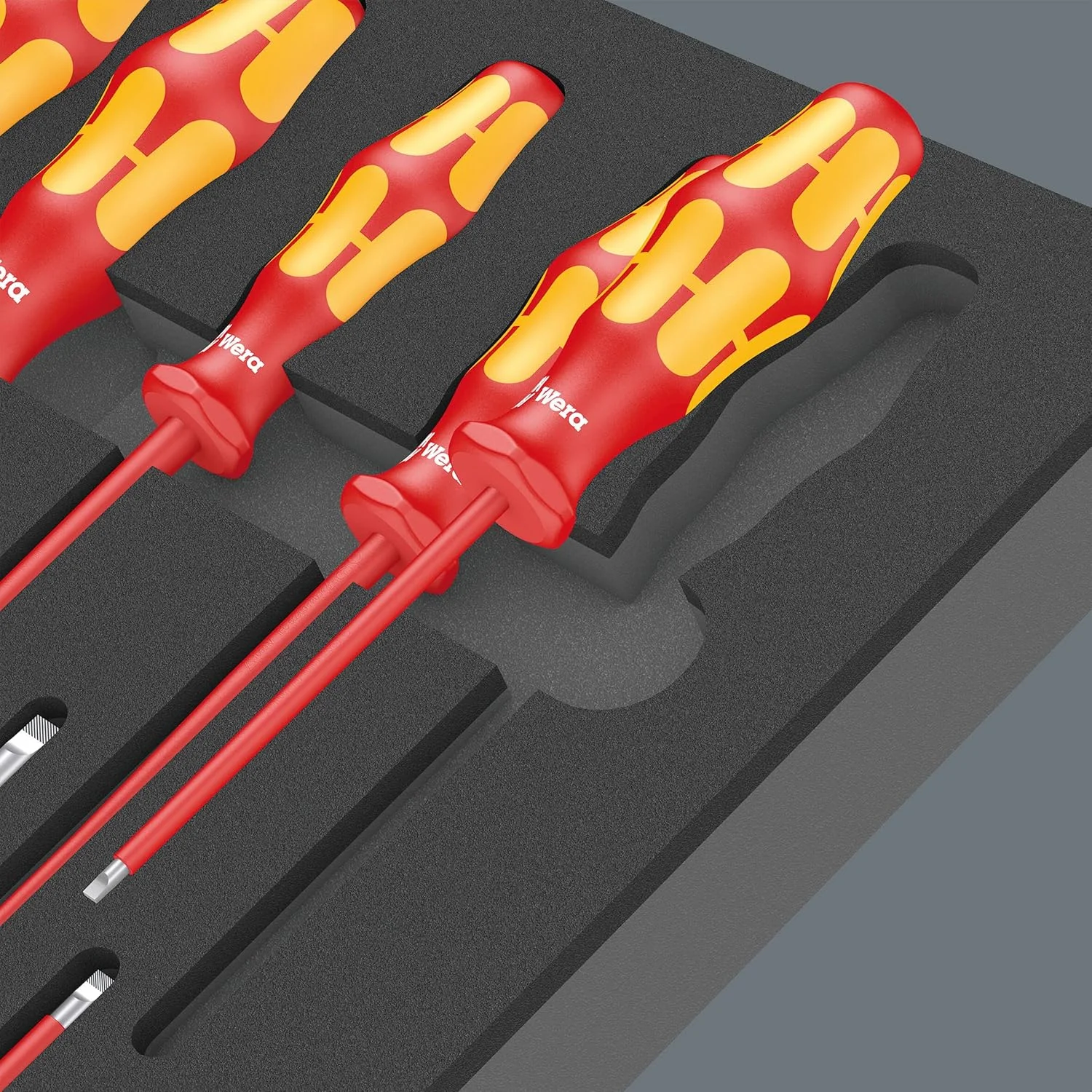 ورا 05150102001 9711 درج فوم ست پیچ گوشتی VDE 1، 16 تکه، قرمز-زرد ورا 05150102001 9711 درج فوم ست پیچ گوشتی VDE 1، 16 تکه، قرمز-زرد