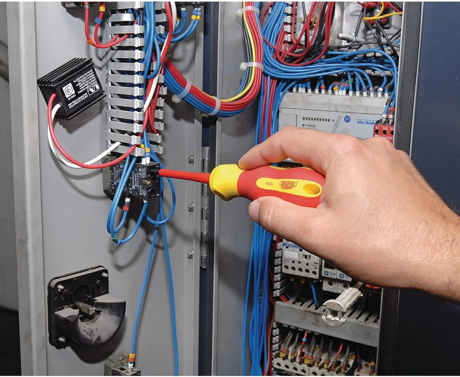 مجموعه 18 عددی پیچ گوشتی دقیق دراپر XP1000 | تیغه های قابل تعویض با عایق دوگانه VDE | مجموعه ابزار برقی پیچ گوشتی | مجموعه ابزار دستی | 05776