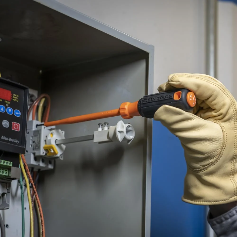 پیچ گوشتی عایق کلاین تولز 6816INS، پیچ گوشتی با نوک کابینتی 3/16 اینچی 1000 ولت با ساق 6 اینچی، Tip-Ident، دسته با روکش نرم پیچ گوشتی عایق کلاین تولز 6816INS، پیچ گوشتی با نوک کابینتی 3/16 اینچی 1000 ولت با ساق 6 اینچی، Tip-Ident، دسته با روکش نرم