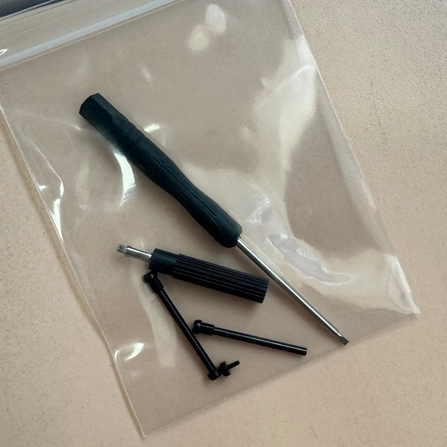 میله پیچی سازگار با Amazfit T-Rex 2 / T-Rex 2 Pro، پیچ های جایگزین میله اتصال فولاد ضد زنگ 2 عددی با ابزار حذف پیچ گوشتی 2 عددی برای لوازم جانبی Amazfit T Rex 2 (مشکی) میله پیچی سازگار با Amazfit T-Rex 2 / T-Rex 2 Pro، پیچ های جایگزین میله اتصال فولاد ضد زنگ 2 عددی با ابزار حذف پیچ گوشتی 2 عددی برای لوازم جانبی Amazfit T Rex 2 (مشکی)